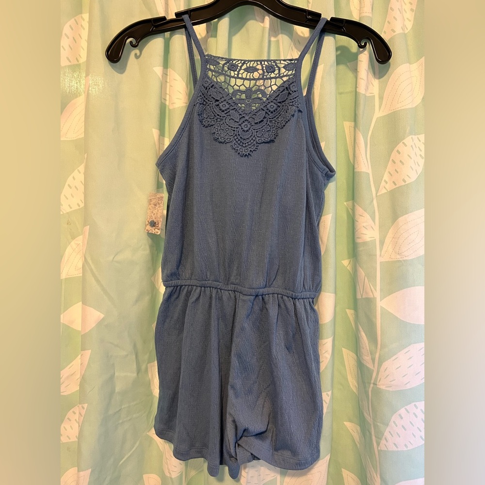 Mudd Brand kids short romper -blue
new with tags.  Size 10(M)